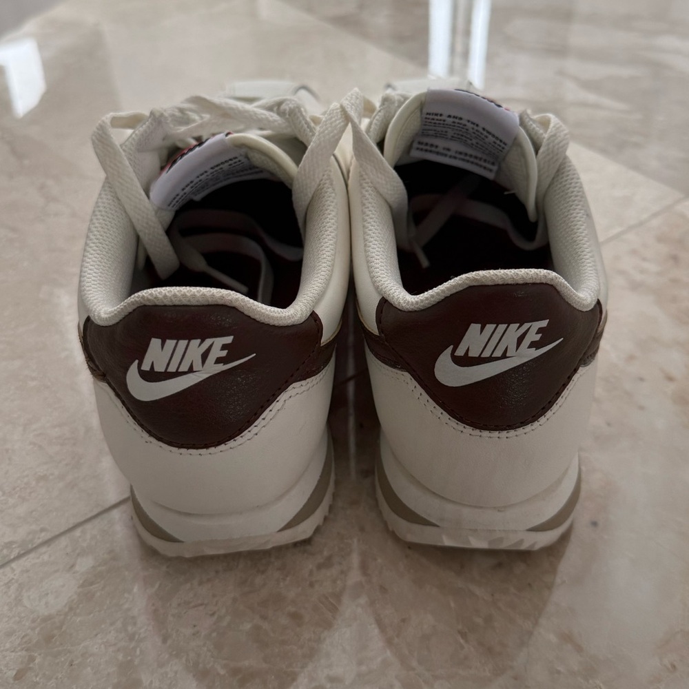 Nike Women's Cortez Leather - Picture 6 of 9